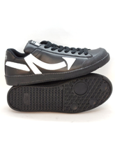 Load image into Gallery viewer, Black 2Step We'z